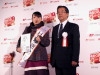 エド・はるみさんが一日郵便局長に就任